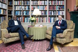Radoslaw Sikorski Instagram - Miło mi witać w moich progach Pana Ministra @david.lammy podczas jego pierwszej podróży zagranicznej. 🇬🇧Welcome!