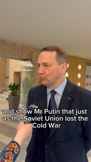 Radoslaw Sikorski Instagram - Powstrzymamy i odstraszymy Rosję, jeśli się zmobilizujemy. Musimy pokazać Putinowi, że tak, jak ZSRR przegrał zimną wojnę, tak i on przegra teraz.
| Fragment wywiadu dla 🇪🇪 telewizji ERR