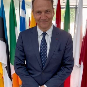 Radoslaw Sikorski Instagram - Dziś Międzynarodowy Dzień Kobiet w dyplomacji. Szanowne Panie, najlepsze życzenia! Dziękuję za Waszą pracę.