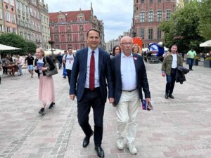 Radoslaw Sikorski Instagram - Podczas ostatniego dnia kampanii wyborczej do Parlamentu Europejskiego odwiedziłem Pomorze 🇵🇱🇪🇺🌊

W najbliższą niedzielę wybieramy naszych przedstawicieli i przedstawicielki. Każdy głos się liczy!

❎ lista nr. 5 - Koalicja Obywatelska

@platformaobywatelska