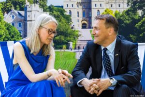 Radoslaw Sikorski Instagram - Przyjemne popołudnie w ogrodach ambasady 🇬🇧, gdzie odbyło się przyjęcie z okazji urodzin Jego Królewskiej Mości Karola III. 👑