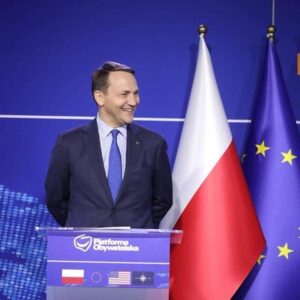 Radoslaw Sikorski Instagram - “Funkcja ministra spraw zagranicznych to jedna z najlepszych rzeczy, jaka może spotkać 🇵🇱 polityka i jestem z niej bardzo dumny”. 

⏩ 📺  @tvp.info