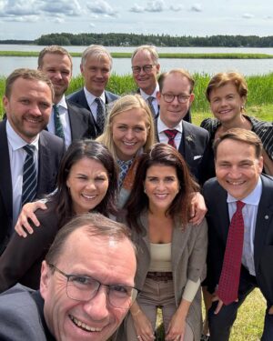Radoslaw Sikorski Instagram - Obraduje Rada Państw Morza Bałtyckiego.
🇵🇱🇫🇮🇮🇸🇳🇴🇩🇪🇱🇻🇪🇪🇱🇹🇸🇪🇪🇺