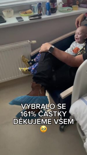 Raego Instagram - Povedlo se. Chtěl jsem vám jenom strašně moc poděkovat za rodinu Jiříčka, která teď bude mít možnost být skutečně spolu. Dneska jsme se s ředitelem znesnáze ČESTMÍREM HORKÝM zastavili v Motole předat dobrou zprávu a pomoct jim v urychlení uskutečnění důvodu sbírky. #hope #music #love #show #newstart #hospital #singer