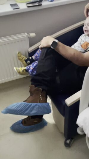 Raego Instagram - Bude to už asi rok. ❤️Strašně se mi zlomilo srdce a já se uzavřel sám do sebe. Našel jsem určité štěstí v tom, že jsem mohl pomoci ostatním. 🍀Domnívám se, že většina lidí vždycky uvidí jenom špičku ledovce. 🔥Ty, Vy jste ale jiní. Prožili jsme spolu tolik krásných okamžiku a postavili na nohy tolik lidí, u kterých nikdo nevěděl jestli vstanou znova. ✌️Věř, běž a dokážeš je myšlenka, kdy i kdybys byl sám proti celému světu. Tak máš šanci🤌 #motivational #music #show #inspiration #inspirationalquotes #surprise #fyp #reel