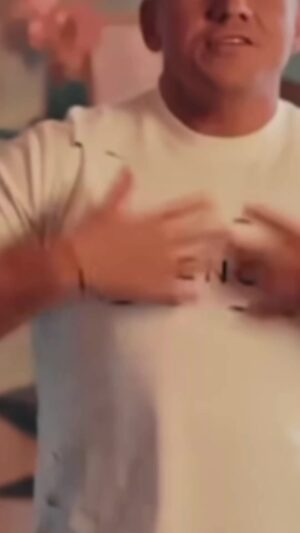 Raego Instagram - Existuje někdo ve vaší minulosti, kdo pro vás hodně znamenal, ale nakonec to nevyšlo? Pojďme se podělit o naše příběhy a vzpomínky. Poslechněte si nový song "Měli jsme se potkat dřív" a dejte mi vědět v komentářích, koho byste rádi potkali znovu. #MěliJsmeSePotkatDřív #Vzpomínky #Nostalgie #NovýSong #Láska #Hudba