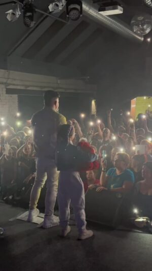 Raego Instagram - Srdce do komentáře! Nechápu to, už to končí. Nejkrásnější tour, co kdy byla! Sdílej ❤️ do komentáře!  Už jen 20 posledních lístků do show v Lucerně tuhle sobotu a já vám chci poděkovat, že jste odjeli s náma celou tour. Lístky na SOLDOUTSOLUTIONS.cz #music #fyp #love #show #czech #singer #lucerna #prague