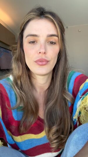 Rafa Brites Instagram - Sim! To louca! Sim é uma constatação que fico grossa quando meu marido chega a noite… sim a gente deixa de trabalhar e isso para alguns casais causa disparidade financeira também… Sim eu amo meus filhos. Sim eles me tiram do sério! Não vc não vai pra academia kkkk , não vc não pode ver o celular. É um paizão! É mas passou o dia fora! Tá trabalhando ta!!!! Mas deixa eu ser grossa pq to precisando! Ta acabando resistência!