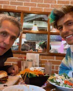 Rafa Polinesio Instagram - Gracias papi por siempre apoyarnos en cualquiera de nuestras locuras y enseñarnos a estar unidos 💚