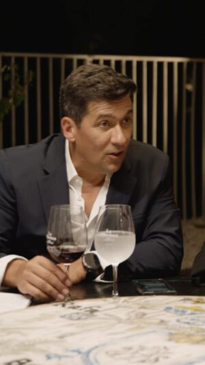 Rafael Araneda Instagram - El último capítulo de nuestra primera temporada, y el más especial de todos para nuestra familia. Tenemos que hablar, del regalo más lindo que nos dio la vida. Este Domingo en nuestro canal de YouTube!