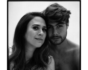 Rafael Vitti Instagram - Eu te amo! Feliz aniversário, meu amor! 
Muita admiração por você. 
O mundo é mais feliz por que você existe. 
Obrigado por alegrar ele!! Eu e Clara temos muita sorte por ter vc de “ camarote” . 
Amanhã  pego um avião cedinho pra chegar aí e a gente comemorar em família.  Te love!!!
🫶🏼♥️✨