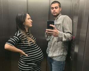 Rafael Vitti Instagram - Eu te amo! Feliz aniversário, meu amor! 
Muita admiração por você. 
O mundo é mais feliz por que você existe. 
Obrigado por alegrar ele!! Eu e Clara temos muita sorte por ter vc de “ camarote” . 
Amanhã  pego um avião cedinho pra chegar aí e a gente comemorar em família.  Te love!!!
🫶🏼♥️✨