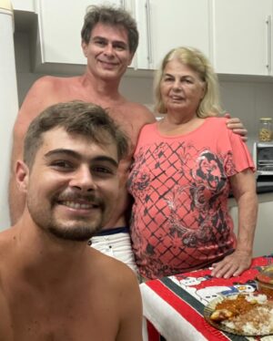 Rafael Vitti Instagram - Vovô babão, vô Jão do pão. Meu pai! Te amo. 
❤️