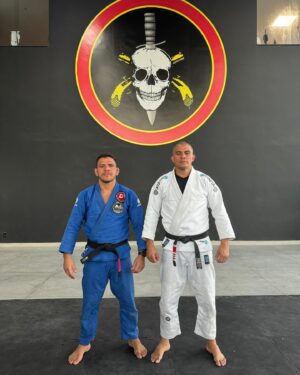 Rafael dos Anjos Instagram - Dia muito especial pra mim ontem, fiz uma visita no
batalhão do @bope.oficial comandado pelo meu
amigo de longa data @cel_aristheu, muito obrigado
pela recepção||<><><>|| Yestarday I had the
pleasure to teach a class at BOPE Police Special
Operations commanded by a long time friend
@cel_aristheu, It was good to see you all. Thank you.