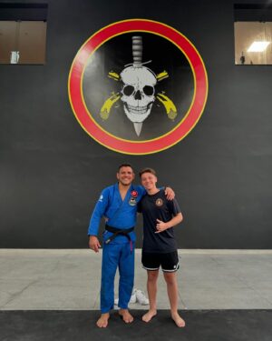 Rafael dos Anjos Instagram - Dia muito especial pra mim ontem, fiz uma visita no
batalhão do @bope.oficial comandado pelo meu
amigo de longa data @cel_aristheu, muito obrigado
pela recepção||<><><>|| Yestarday I had the
pleasure to teach a class at BOPE Police Special
Operations commanded by a long time friend
@cel_aristheu, It was good to see you all. Thank you.