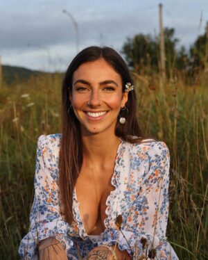 Rafaëlle Roy Instagram - ✨SHOWTIME✨

Je fêterai la Saint-Jean avec vous cette année pour deux spectacles consécutifs ce 23 et 24 juin! 

23: Joliette, 20h, @jonastomalty & friends (avec @yvanpedneaultofficiel) 🤝🏼💙
24: Cowansville, 20h30, avec @alexemusique comme invitée et mon band maison @jay_pst, @rcprapha & @vince_dessureault! 🎹🥁

On s'y voit? 🤩

📷: @fusomusic 🫶🏼

Allez-vous fêter la Saint-Jean cette année? ⚜️