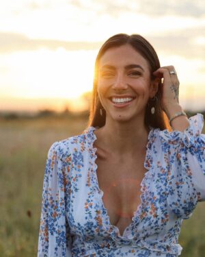 Rafaëlle Roy Instagram - Photographe: @fusomusic 
Sunrise: St-Eustache bb
Chevelure: post-partum
Craque: @drericbensimon 
Nez: @pascale_charbonneau 

Laquelle est ta pref? MIRCI BOCOU