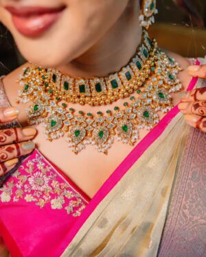 Ragini Prajwal Instagram - An exquisite ensemble capturing the essence of tradition and elegance at my sister's wedding!

The intricate gold detailing and design of each piece, and the stunning necklace, with the delicate bangles and earrings gave a resplendent look @aabushanjewellery1941. My favourite pick from the store!✨️
.
With @aabushanjewellery every piece tells a story, every moment shines with elegance!

 "Canasu" Muhurtam celebrations!

Jewellery: @aabushanjewellery1941
Outfit: @prathicreations
Make Up & Styling: @⁨Preeya Make Up⁩ 
Photography: @onehorizonproductions

#aabushan #ragini #wedding #jewellery #jewel #gold #diamond #muhuratam #south #southindia #antique #marriage