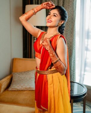 Ragini Prajwal Instagram - Blending traditions, celebrating love at the "Canasu" Haldi celebrations!✨️

Fusion of cultures, colors, and joy wearing traditional gold jewellery with a modern touch to a langa dhavani! ( This was my kathak Rangapravesh skirt that I had worn in 2013, which was redesigned with this beautiful blouse by @prathi.creations 🤩)

Uniting traditions and creating perfect memories!

Jewellery: @aabushanjewellery1941
Outfit: @prathi.creations
Styling: @makeup_by_preeya
MUA: @aadhyaraajmakeupartist1
Photography: @onehorizonproductions