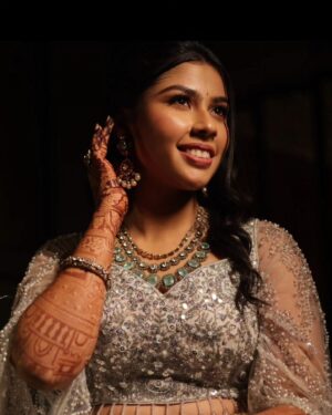Ragini Prajwal Instagram - A perfect look for the "Canasu" Sangeet! ✨️

We sisters loved the radiant collection from Aabushan's stunning diamond and emerald jewellery which was an ideal look for sangeet. 

Every piece perfectly complements the joy of this special celebration @aabushanjewellery1941!

Jewellery: @aabushanjewellery1941
Outfit: @prathi.creations
Styling: @makeup_by_preeya
MUA: @aadhyaraajmakeupartist1
Photography: @onehorizonproductions