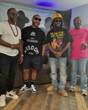 Raheem DeVaughn Instagram - “Had an incredible time as a guest on @siriusvybe podcast, hosted by the legendary duo Scooby & Derrick! 🎤✨ Unexpectedly ran into another DC icon, the amazing Grammy winner @raheem_devaughn ! 🎶 Huge thanks to @siriusvybe for the honor! DC is definitely lit! 🔥 #MusicLegends #PodcastVibes”