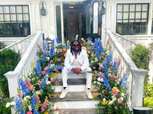 Raheem DeVaughn Instagram - Once again it’s on & 
I’m back on the road for a spot date run. 

The FALL IN LOVE TOUR starts Tuesday in Martha’s Vineyard Performing Arts Center 

@raheem_devaughn x @kevinrossmusic

Pre-Game by listening to all your favorite songs by me. 

Join my exclusive catalog club @even.biz 

BUY THE ART FROM THE ARTIST

Click on the bio link 🔗