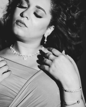 Rahma Ahmed Farag Instagram - 🖤🖤 “what was i made for?”

Photographer @7manss 
Stylist @sarahbahaaofficial 
Dress by @sarahbahaaofficial 
Jewelry by @glamour.jewellery 
Hair by @rawansalman_hairstylist 
Makeup by @amrzakariaofficiall
Nails by @christinasamynails