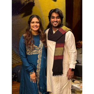 Rahul Deshpande Instagram - l’m feeling so happy to be part of this musical project (maadhurya) 

Thank you @priyanka.barveTai  @rahuldeshpandeofficial Dada
And all great musicians 😍😘🙏🏻
@sanjoygtr @nikhilphataktabla @rohanvanage @milindvasudevkulkarni @ninadbansuri @prabhu_ki_nidhi_kathak