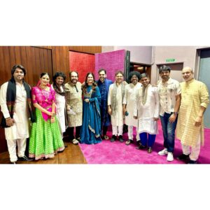 Rahul Deshpande Instagram - l’m feeling so happy to be part of this musical project (maadhurya) 

Thank you @priyanka.barveTai  @rahuldeshpandeofficial Dada
And all great musicians 😍😘🙏🏻
@sanjoygtr @nikhilphataktabla @rohanvanage @milindvasudevkulkarni @ninadbansuri @prabhu_ki_nidhi_kathak