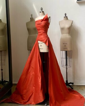 Rajo Laurel Instagram - Sharing current  projects @houseoflaurel essays on what contemporary Filipino is. First Restoring a vintage early 1950’s piña Kimona & updating this with a new “saya”. Second a study on an exaggerated “tapis”with a sculptured bodice. #studiotime ❤️🇵🇭❤️