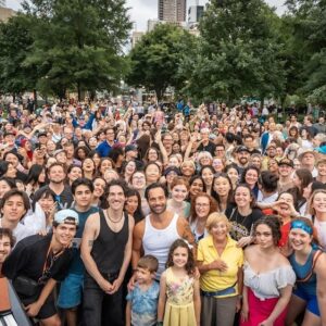 Ramin Karimloo Instagram - Thanks so much to everyone who came along to @hudsonriverpark yesterday 🩶

@alanmarkley_official @erichbergen 
📷 @jumagalhaesphotos