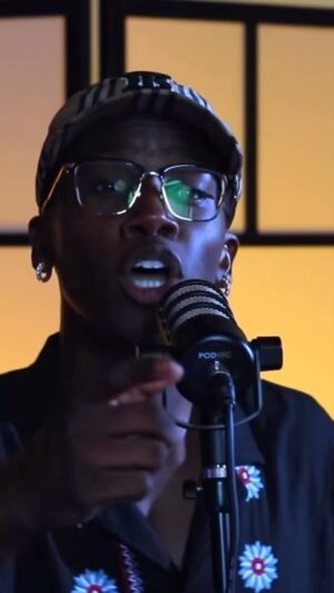 Ramon Reed Instagram - We covered a whole lot of bases on “Rizzy’s Record Room” but since it’s Sunday tune in with the link in my bio and worship with me a lil bit‼️ @muzic88keyz saw the vision when he the idea to do a medley from “say yes” to @briancourtneywilson “I’ll just say yes”
