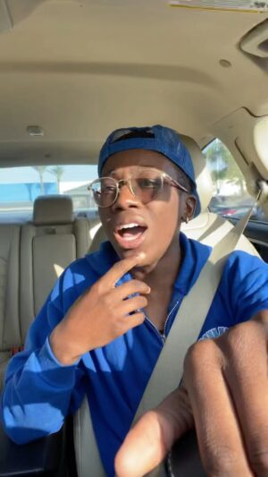 Ramon Reed Instagram - The petition personnel outside the Walmart gotta go🤣