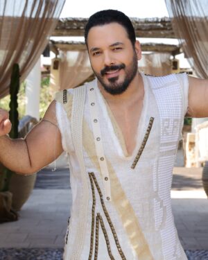 Ramy Ayash Instagram - يا ملك الغرام 🎶 
حبك مش حرام 🎶🤍
#اهلا_بالجمال #AhlanBilJamal

#ramyayach #رامي_عياش