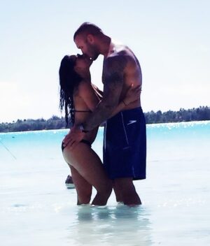 Randy Orton Instagram - In a few days it’ll be 11 amazing years since I met the love of my life. Love you baby ❤️
@kim.orton01