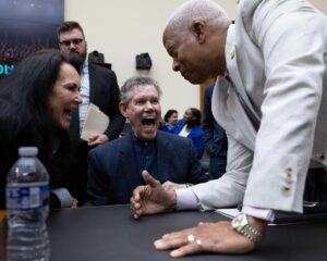 Randy Travis Instagram - ICYMI - Randy and Mary delivered key testimony on Capitol Hill for the rights of recording artists on the radio and the American Music Fairness Act alongside @SoundExchange CEO Michael Huppe. Watch the full hearing from Capitol Hill at the link in Randy’s bio.