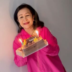 Rangga Moela Instagram - Happy Birthday Mom 😘✨🫶🏻 
also happy 37th wedding anniversary dad & mom
•
thank you for being such an awesome role model for me,always love you ❤️
tahun ini kado nya yang berguna ya,krn sll nyebut oven dan pgn bikin kue lagi,no branded bag 🤣😘🤣