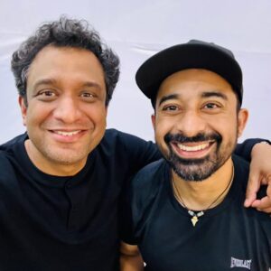 Rannvijay Singha Instagram - I started a new journey today and with that crew I spoke about the first time I came to Goa, which was on Roadies 1, so we obviously spoke about @instaraghu & @rajivlakshman .
We then spoke about Miditech the production house that made roadies 1, so we spoke about @nivedithalva — when I reached the airport I met all three of them! I feel they were here to bless me in a way for this new journey that I have embarked upon! This was serendipitous!
#satnamwaheguruੴ 🙏🏼🌑
#whatacoincidence