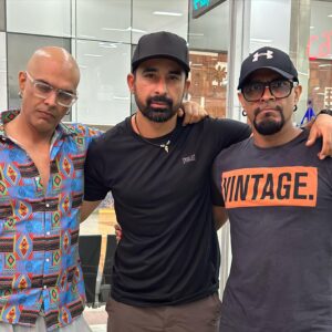 Rannvijay Singha Instagram - I started a new journey today and with that crew I spoke about the first time I came to Goa, which was on Roadies 1, so we obviously spoke about @instaraghu & @rajivlakshman .
We then spoke about Miditech the production house that made roadies 1, so we spoke about @nivedithalva — when I reached the airport I met all three of them! I feel they were here to bless me in a way for this new journey that I have embarked upon! This was serendipitous!
#satnamwaheguruੴ 🙏🏼🌑
#whatacoincidence