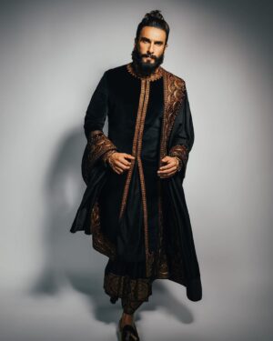 Ranveer Singh Instagram - 🖤✨