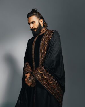 Ranveer Singh Instagram - 🖤✨