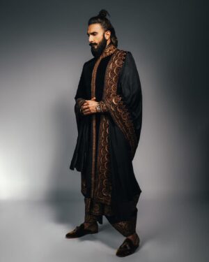 Ranveer Singh Instagram - 🖤✨