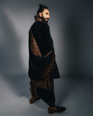 Ranveer Singh Instagram - 🖤✨