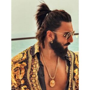 Ranveer Singh Instagram - Sindhi-core ⚱️🏺⚱️🏺 @versace #InAbuDhabi @visitabudhabi @abudhabievents