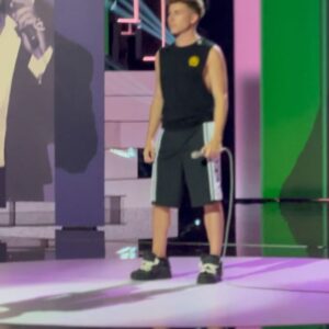 Raoul Vázquez Instagram - Esta experiencia es un sueño. Gracias a todos por disfrutarlo tanto conmigo y hacerme vivir esto de una manera tan bonita. Al equipo de Gestmusic, hacéis que esto sea tan grande. Felicidades a mi hermanito @davibusta que te quiero! Y a todos mis compañeros, que me habéis cuidado siempre como al peque de la casa, gracias 🤍

Próximo destino? 🤍🌸