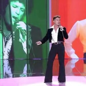 Raoul Vázquez Instagram - Esta experiencia es un sueño. Gracias a todos por disfrutarlo tanto conmigo y hacerme vivir esto de una manera tan bonita. Al equipo de Gestmusic, hacéis que esto sea tan grande. Felicidades a mi hermanito @davibusta que te quiero! Y a todos mis compañeros, que me habéis cuidado siempre como al peque de la casa, gracias 🤍

Próximo destino? 🤍🌸