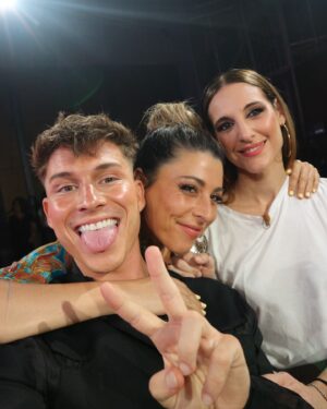 Raoul Vázquez Instagram - Esta experiencia es un sueño. Gracias a todos por disfrutarlo tanto conmigo y hacerme vivir esto de una manera tan bonita. Al equipo de Gestmusic, hacéis que esto sea tan grande. Felicidades a mi hermanito @davibusta que te quiero! Y a todos mis compañeros, que me habéis cuidado siempre como al peque de la casa, gracias 🤍

Próximo destino? 🤍🌸