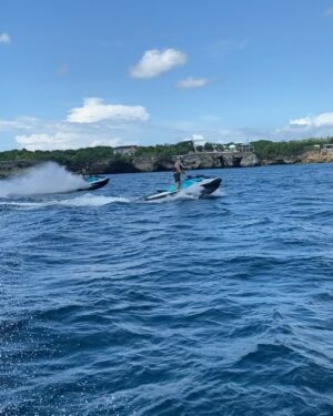 Raphaël Pépin Instagram - Une journée plus que parfaite … la course avec les copains et pour finir en beauté … les dauphins 🐬🌞 MERCI @seadoosafarilembongan