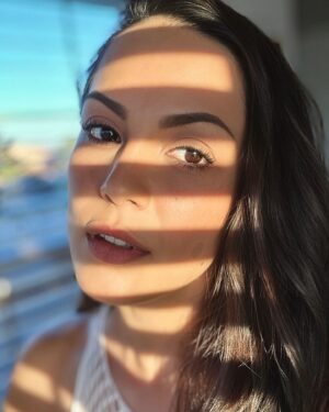 Raquel Pomplun Instagram - They say that the eyes are the window to the soul… 👀

My soul is growing, changing, learning… I ache for all the hate in this world, the envy, the sadness, the insecurity… the uncertainty 😖 

When there’s other emotions like kindness, love, empathy that make this little thing called life so much more richer and not to mention romantic (says the hopeless romantic) 💘 

This is a kind reminder to look at the good side… to stay in the good side and believe that there is hope for humanity. 

I wish you, the person who actually read this: love, kindness, peace, forgiveness and lots of inner happiness 🫶🏽

#BeKind #BeSmart #AlwaysSmile  #RaquelPomplun #Pomplunation