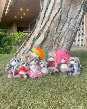 Raquel Sánchez Silva Instagram - Celebramos que la vida nos ha hecho este regalo precioso: Formar un inesperado grupo de buenos amigos. Nos hemos conocido tan profundamente en estas semanas que hemos construido sin querer una pequeña vida juntos. Somos y seremos siempre amigos. Como los amigos de un verano que fue irrepetible. Ayer,  llorábamos y reíamos de la emoción por todo lo vivido, por la victoria de David, por la alegría de Raúl y Julia viéndole ganar. Por el baño de cariño que fue para él. Nos juntamos a una mesa para celebrar que somos como dijo @soymiguellago al principio del programa una troupe que funciona como un conjunto. Cada uno ha hecho su papel lo mejor que ha podido, con la misma dedicación y amor y respeto por nosotros mismos y también por los demás.
Viva la vida y viva 🎉 haber podido formar este grupo de personas que han logrado quererse tanto en tan poco tiempo.
@tucaramesuena termina pero esta amistad durará para siempre.
Os quieroooo. 
@oficialconchita 
@juanrabonet 
@soymiguellago 
@raoulvazquez 
@supremmedeluxe 
@juliamedina 
@_valros 
@davibusta 

#PorLosQueSeAtreven
@sanmiguel_es